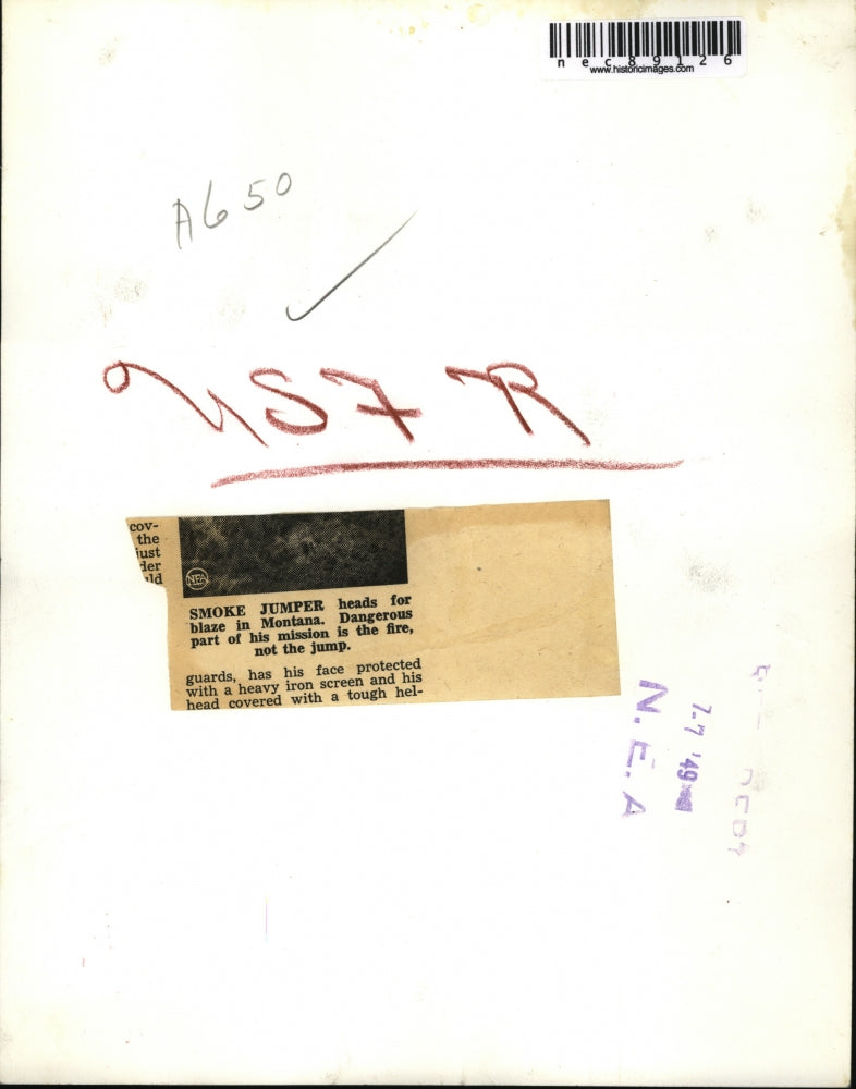 1949 Press Photo Parachute Smoke Jumper Fights Fire in Montana