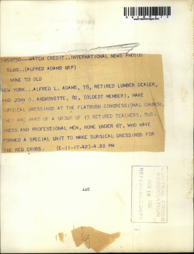 1942 Press Photo Adams and Androvette from Lumber make surgical dressings