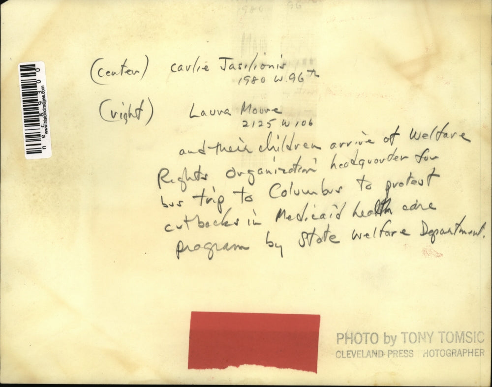 Press Photo Parents & Children arrives at Welfare Rights Organization