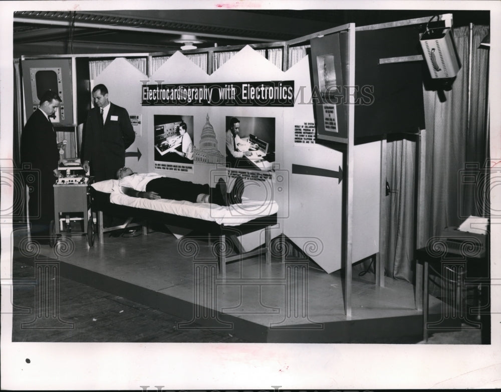 1962 Press Photo Public Hall of TV displayCA Steinberg,Dr AE Rikli