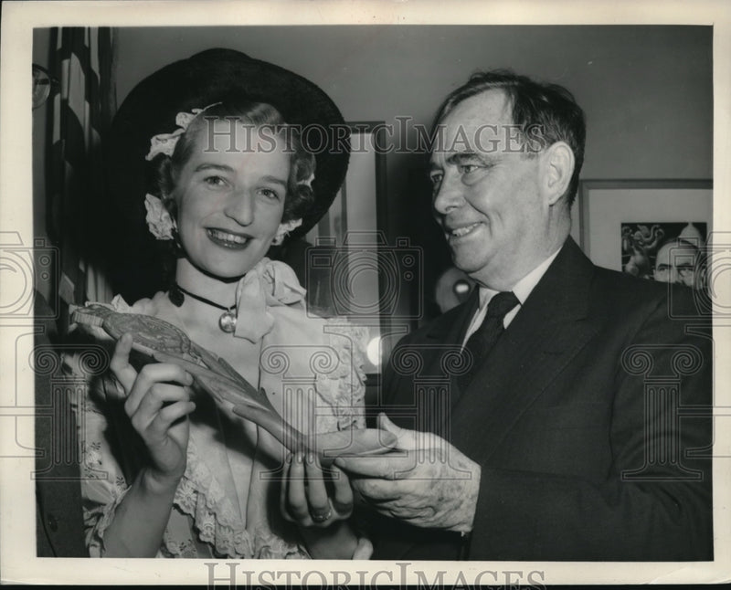 Load image into Gallery viewer, 1955 Press Photo DC., Janet Jones of Wales &amp; GOP leader Joseph Martin

