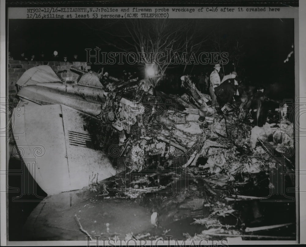 Press Photo Poice and Firemen probe wreckage of C-46 killing at least 53