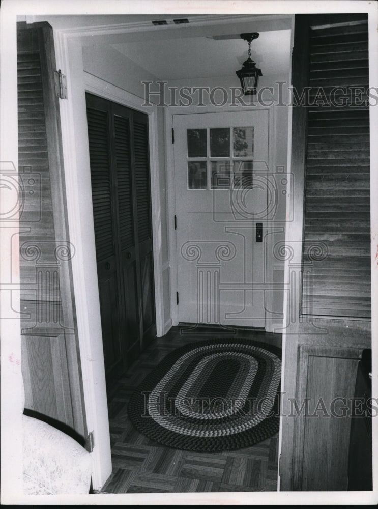 1967 Press Photo Vestibule of the William Debbs home in Mayfield Heights, OH.