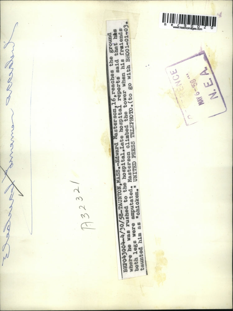 1958 Press Photo Edward Masterson reaches ground rushed to hospital