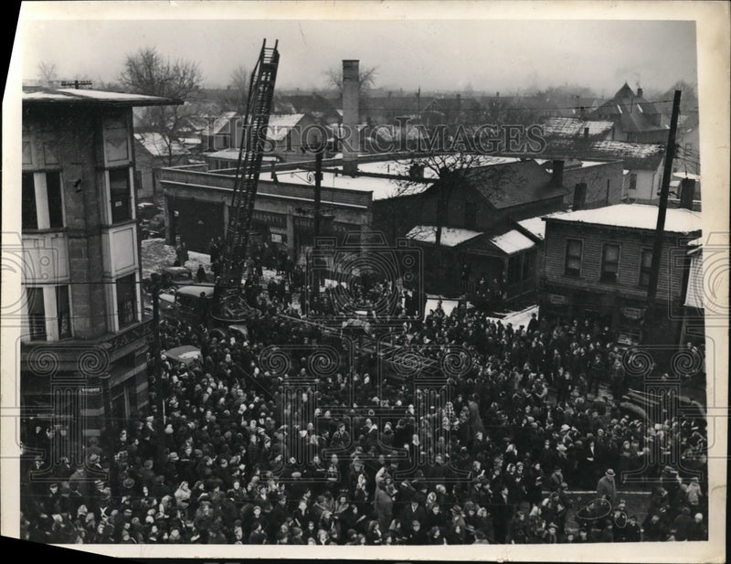 Load image into Gallery viewer, 1940 Press Photo A crowd watches a hook &amp; ladder truck at Fire Dept deployment
