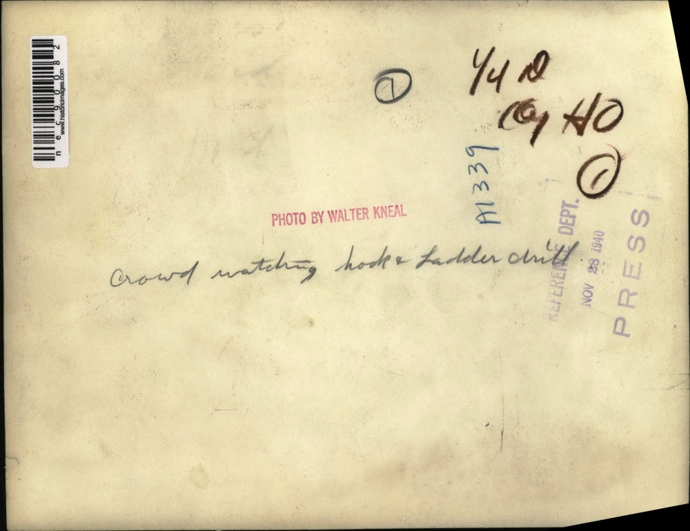 1940 Press Photo A crowd watches a hook & ladder truck at Fire Dept deployment