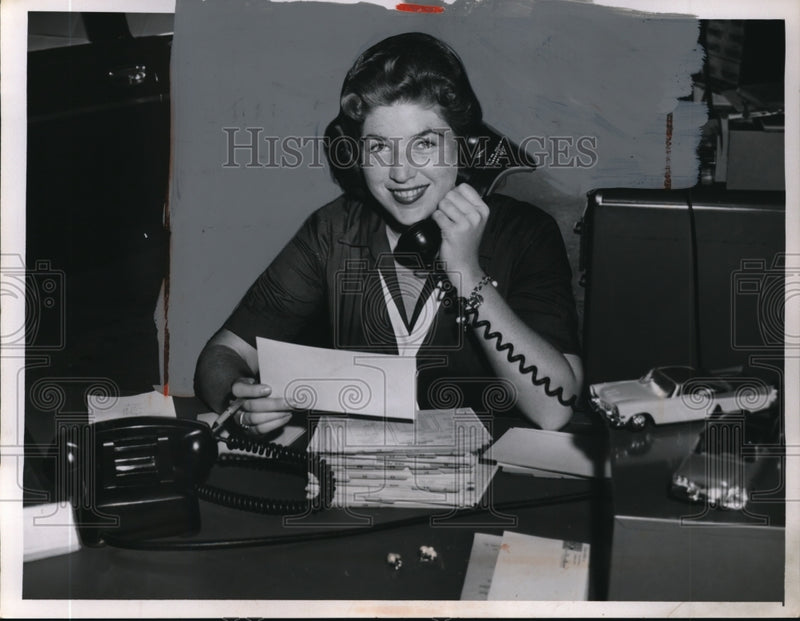 Load image into Gallery viewer, 1958 Press Photo Nadi Lane at Cooley Motors business office

