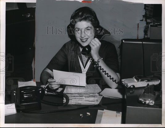 1958 Press Photo Nadi Lane at Cooley Motors business office