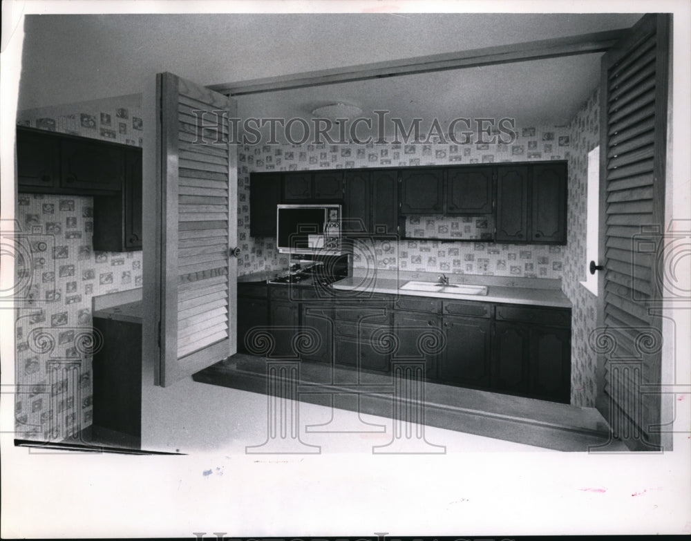 Press Photo Pass through in Town House Max Har Construction