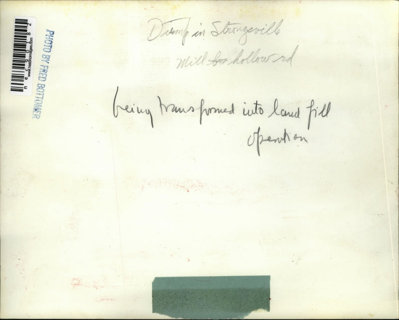 Load image into Gallery viewer, Press Photo Land fill operations at Strongville Ohio - nec90182

