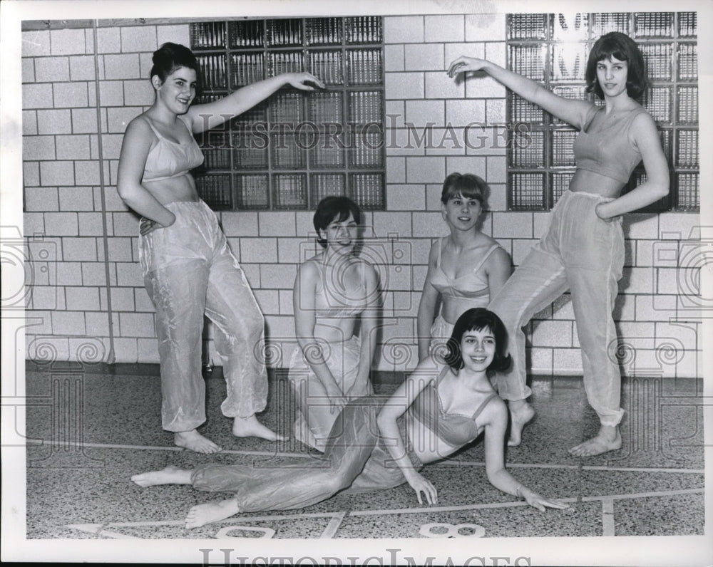 1965 Press Photo Sue Reider, Mary Klosky, Sheila Pierce,Donna Moretti