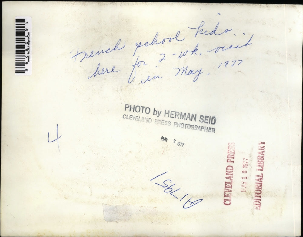 1977 Press Photo French school kids visit a Cleveland Ohio school