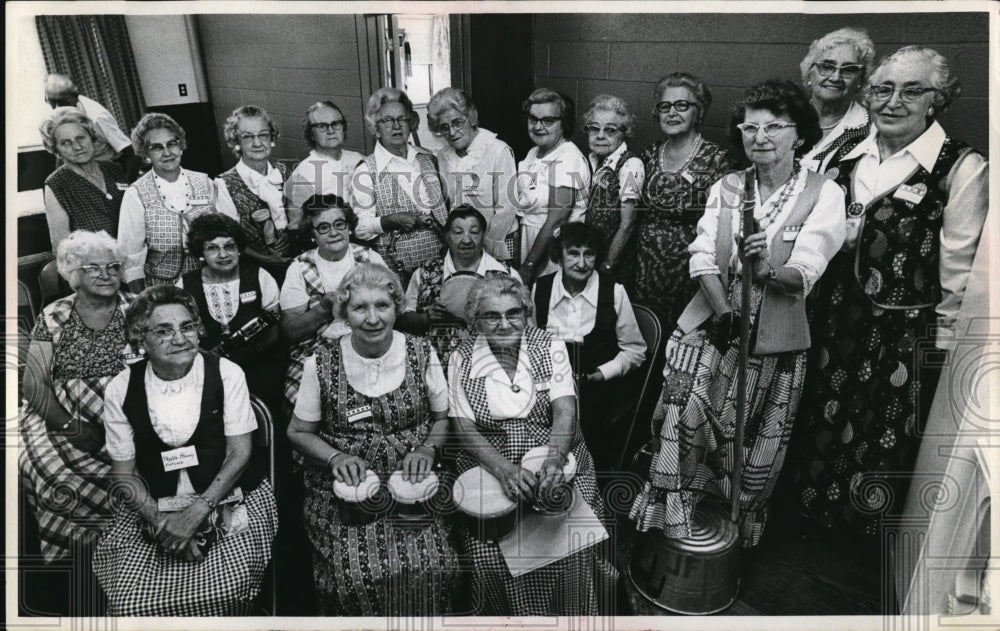 1975 Press Photo Eastlake Senior Citizens Center Kitchen Band- Historic Images