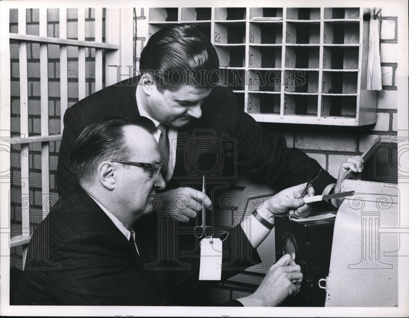 Load image into Gallery viewer, 1963 Press Photo Sheriff McGettrich and Rocevar check weapons smuggled at jail
