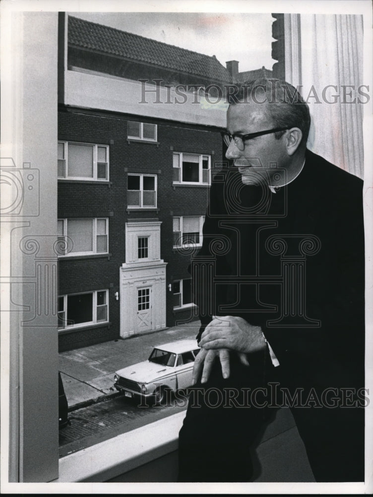 1968 Press Photo Rev  Fr John Garrity of Better Homes for Cleveland- Historic Images