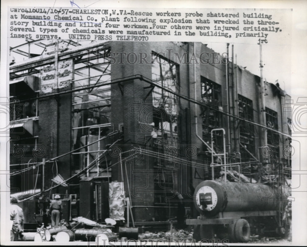 1957 Press Photo Charleston W Va rescue workers at Monsanto Co plant explosion- Historic Images