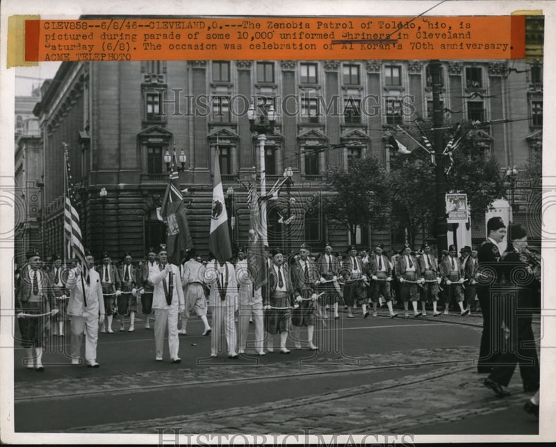 Load image into Gallery viewer, 1946 Press Photo Zenobia Patrol of Toledo in Shriners Parade in Cleveland
