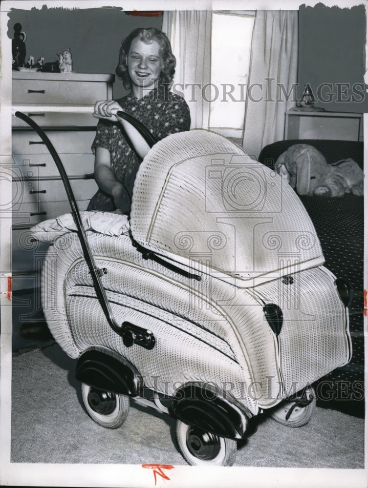 Load image into Gallery viewer, 1957 Press Photo Mrs. Merle Gavitt admires streamlined German made baby carriage
