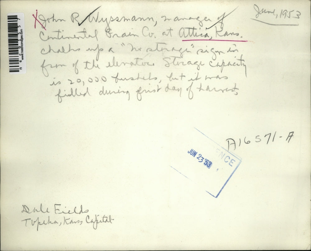 1953 Press Photo Wayne Wyssmann Manager of Centenial Grain Co Attica Kansas