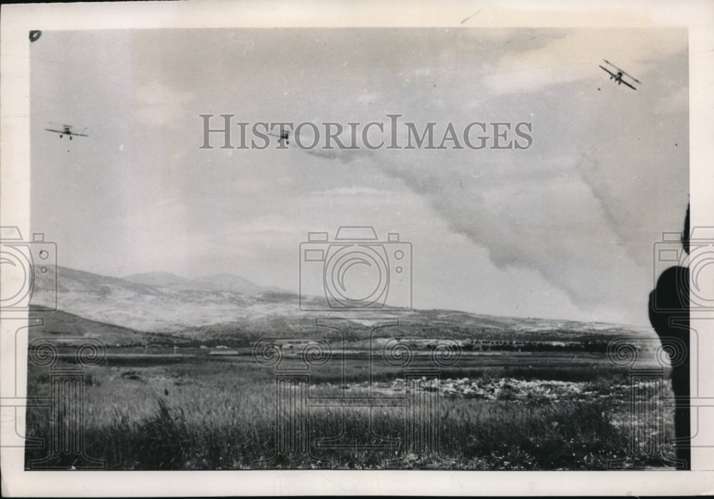 1948 Press Photo Planes Spray Megara Airfield Demonstration DD Malaria Control- Historic Images