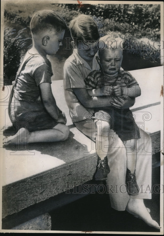 Load image into Gallery viewer, 1947 Press Photo Sidney Ill, Herman Miller,James Walker &amp; Hans J Miller Jr
