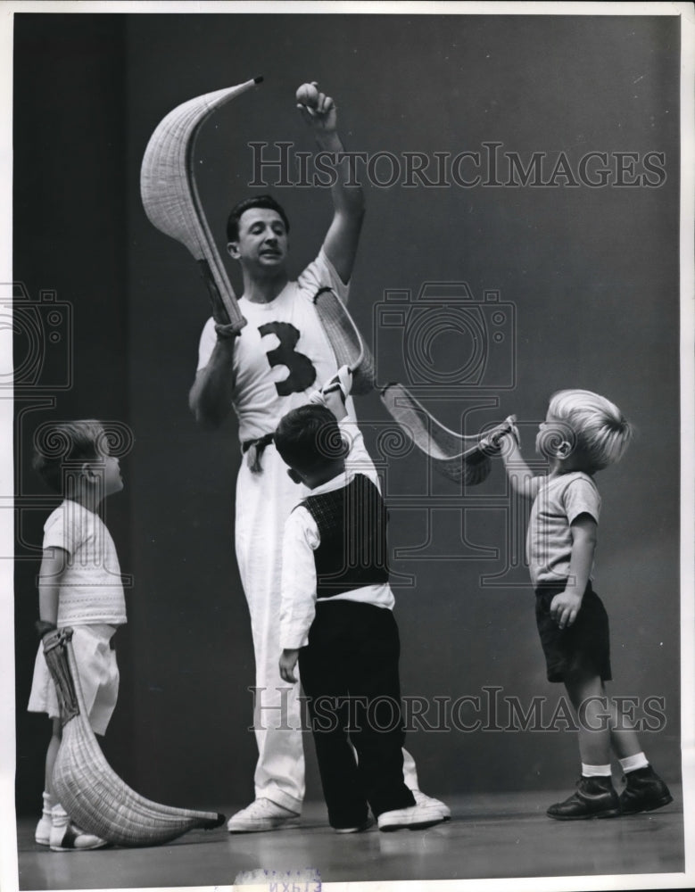 Load image into Gallery viewer, 1962 Press Photo Jai Alai pro Juan Sololuce &amp; Juan Garate,Al Salsamendi
