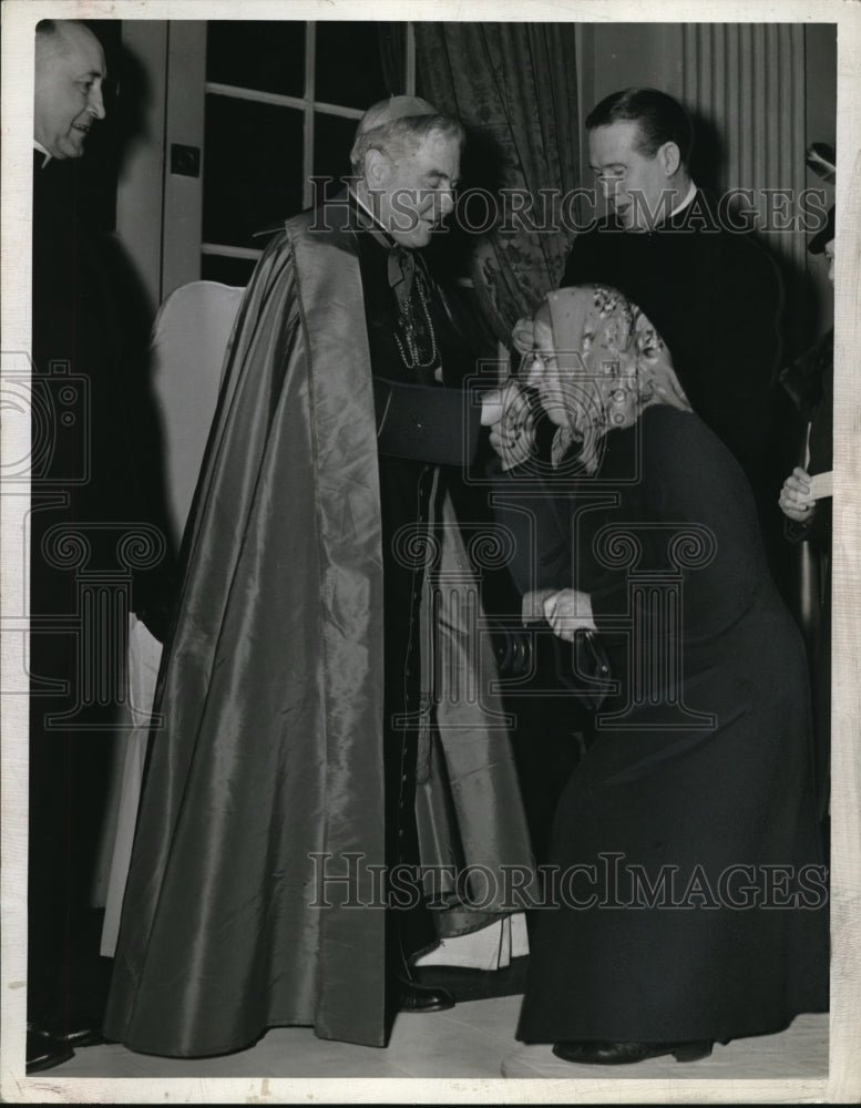 1942 Press Photo Msgr Joseph J Schmunt, Bishop Hobans & Mrs J Gaspari
