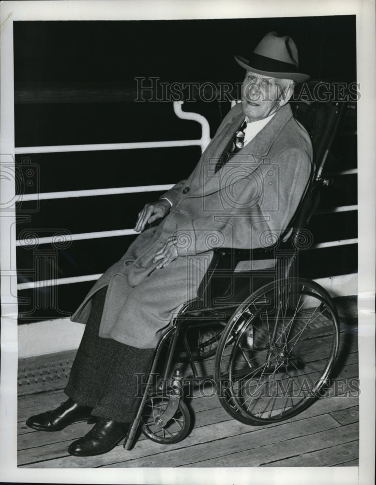 1949 Press Photo Cleveland Rep. Robert Crosser returns from England trip