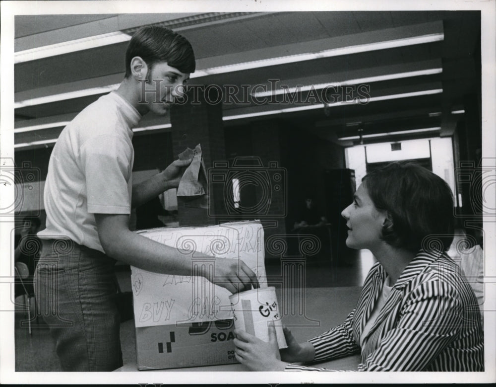 1969 Press Photo Warren Frank, Cindy Nemeth, Warrenville Heights HS - nec92170
