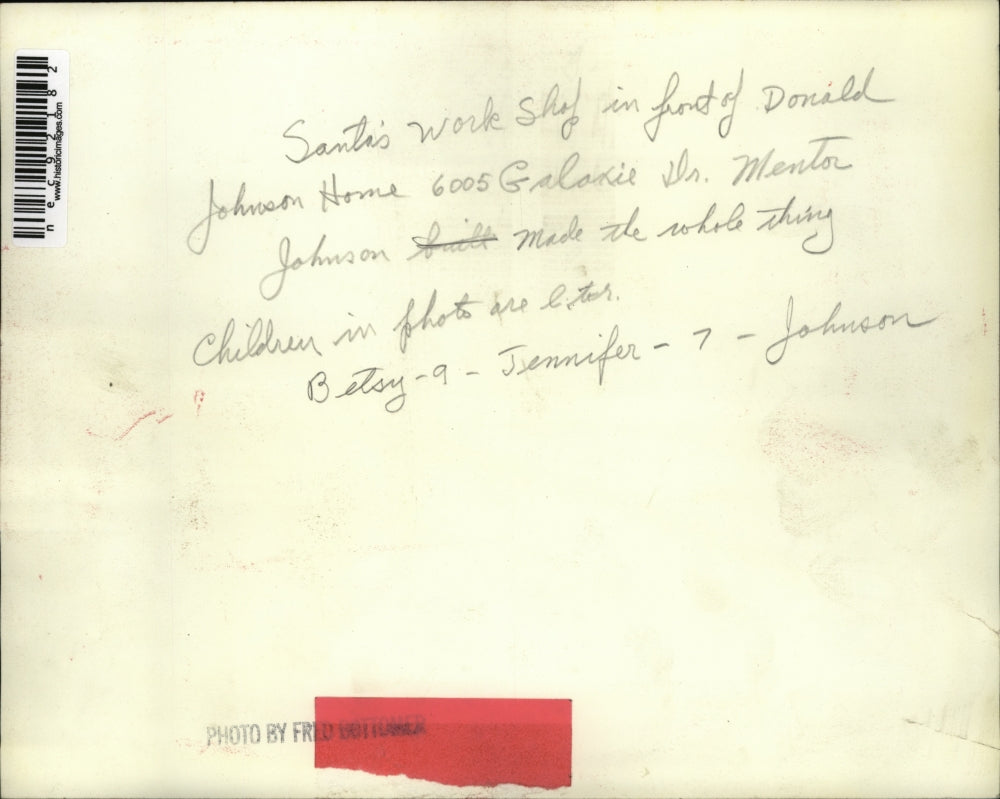 Press Photo Santa's workshop display at Donald Johnsom home in Cleveland