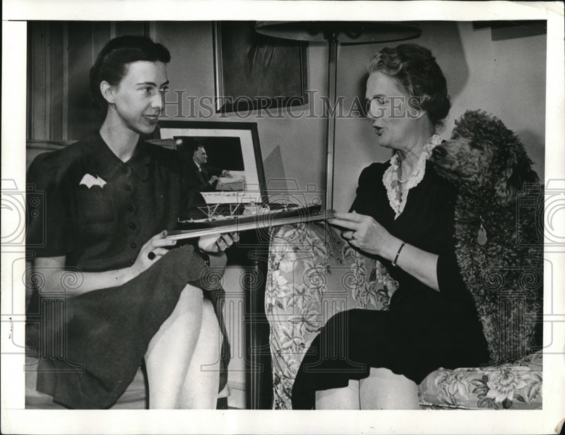 Load image into Gallery viewer, 1941 Press Photo Washington DC Mrs Henry Wallace of VIce President
