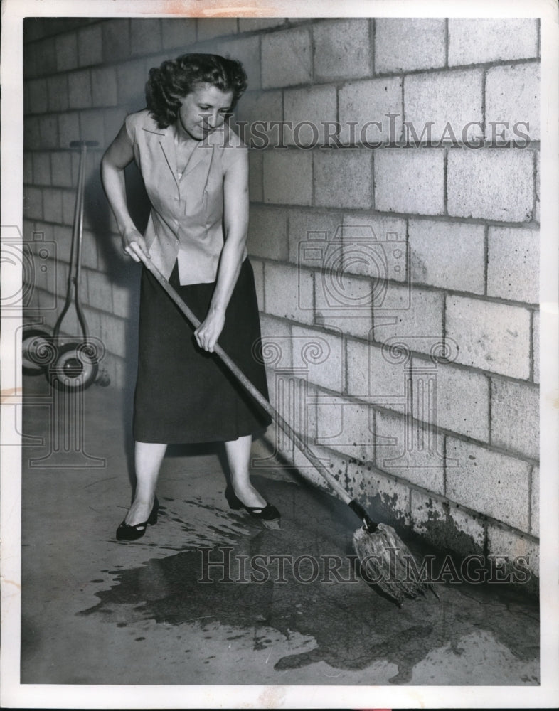 1957 Press Photo Mrs Stella Buszko Mops After Rain Due to Sewer Problem