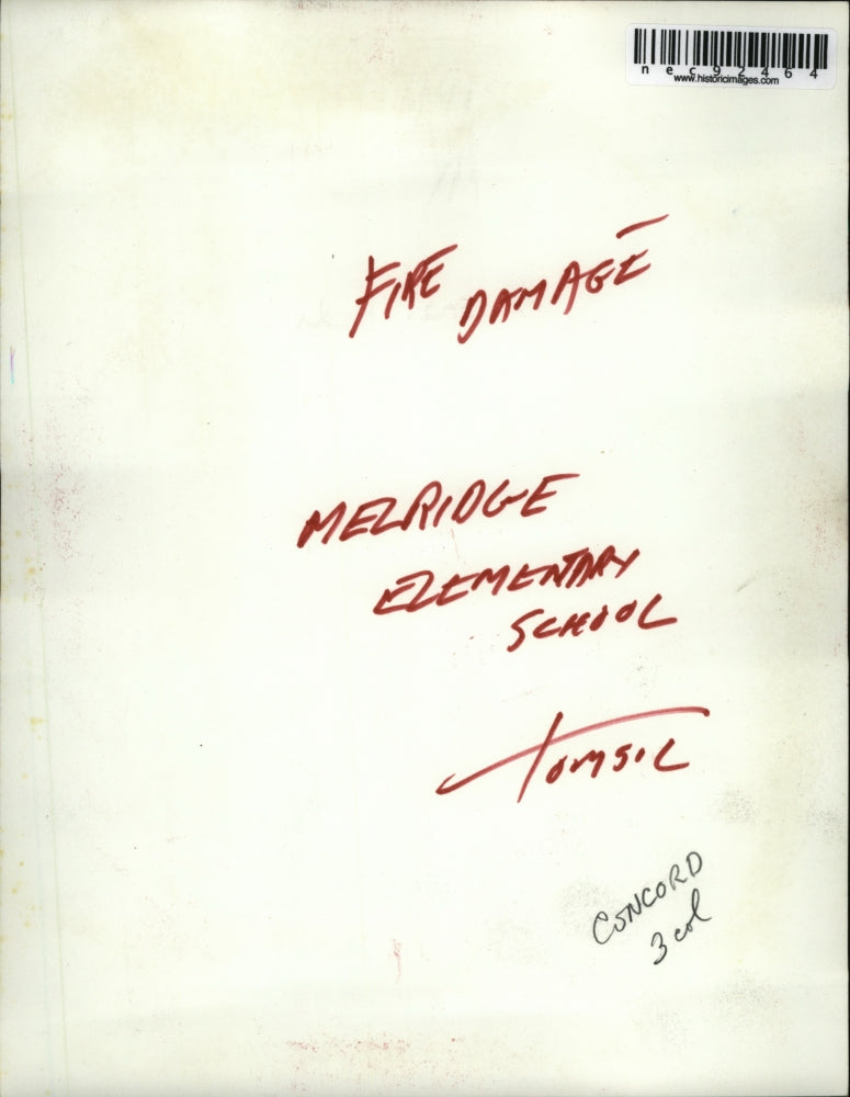 Press Photo Students looking at fire damage to Melridge Elementary School