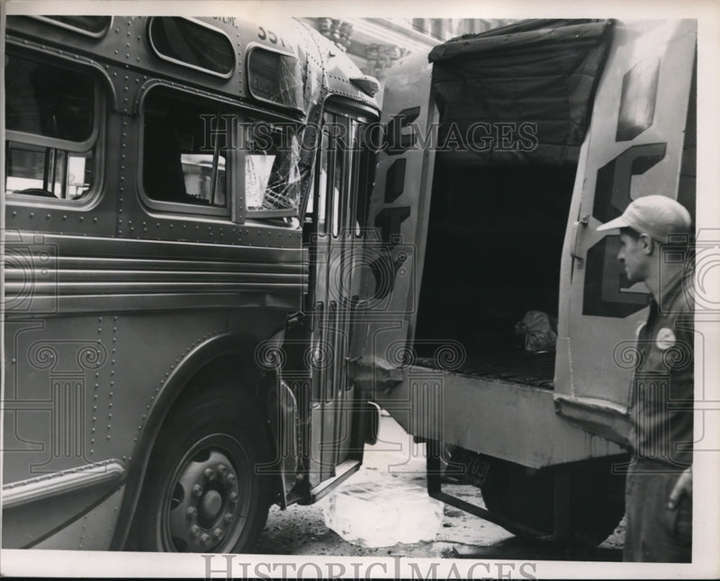 Load image into Gallery viewer, 1951 Press Photo CTS Bus And Truck Accident 6th Euclid Street
