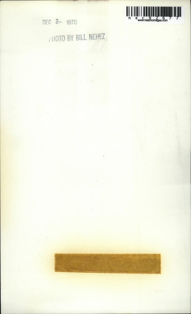 1970 Press Photo Couple hugging while walking