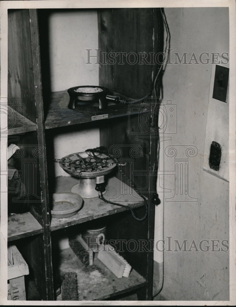 1947 Press Photo At the Clev State hospital ward locker found an electric grill