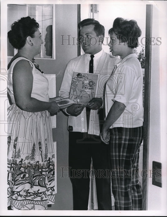 1963 Press Photo Boosting Warrensville Heights