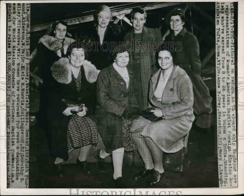 Load image into Gallery viewer, 1946 Press Photo NYC Womens US Foreign Baptist mission Society noards ship
