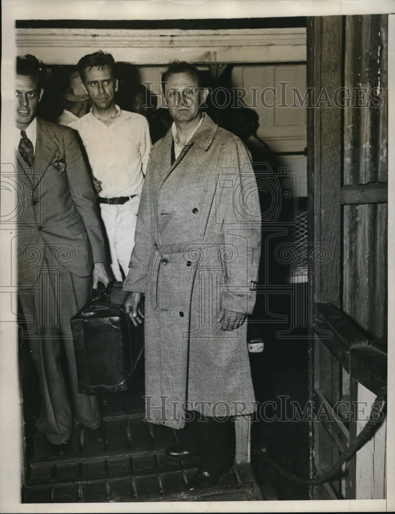 1933 Press Photo apt William S Heath of SS Madison after 2 day battle in storms