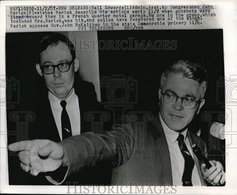 Load image into Gallery viewer, 1967 Press Photo Neil Edwards and John Rarick as Rarick talk about being shot at
