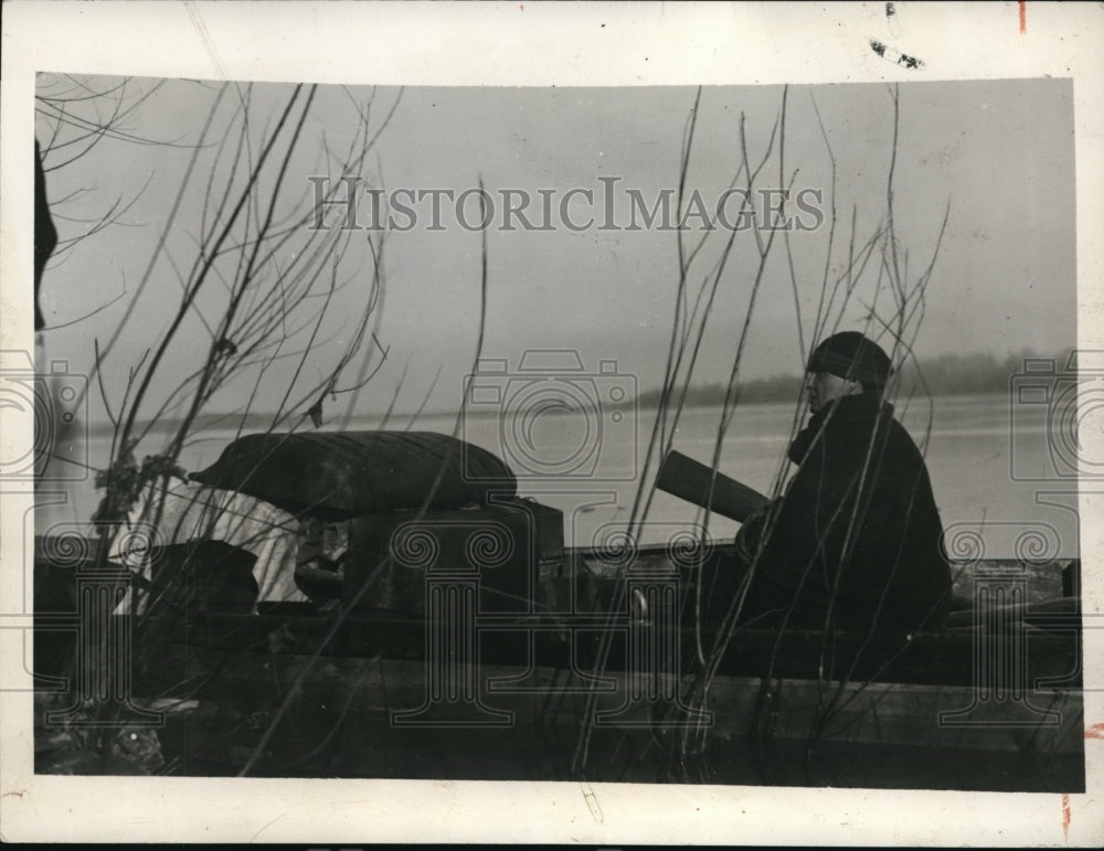 1931 Press Photo Randi Lerohi making long solo boat trip down Mississippi- Historic Images