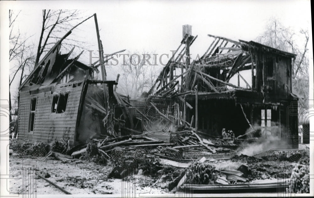 Press Photo Fire Western Village