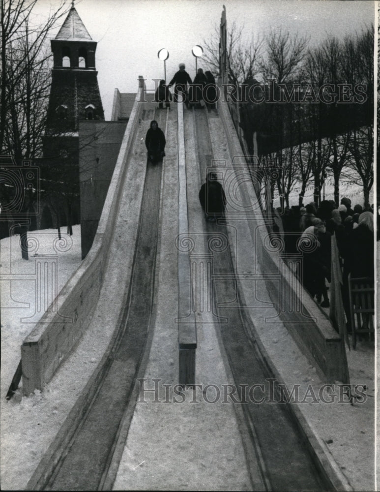 1965 Press Photo Giant snow slide inside the Kremlin. - nec93291