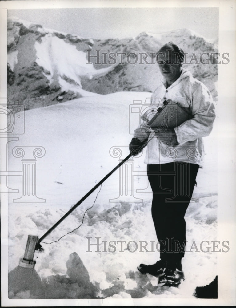 1960 Press Photo Dr. Seeds Tests Device That Locates Victims Buried to 10 Feet- Historic Images