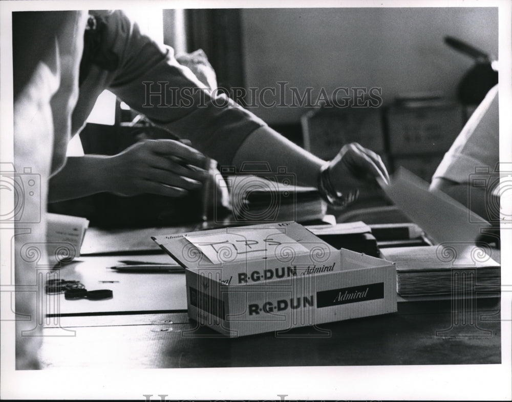 1964 Press Photo Tip box on counter of a shopping store