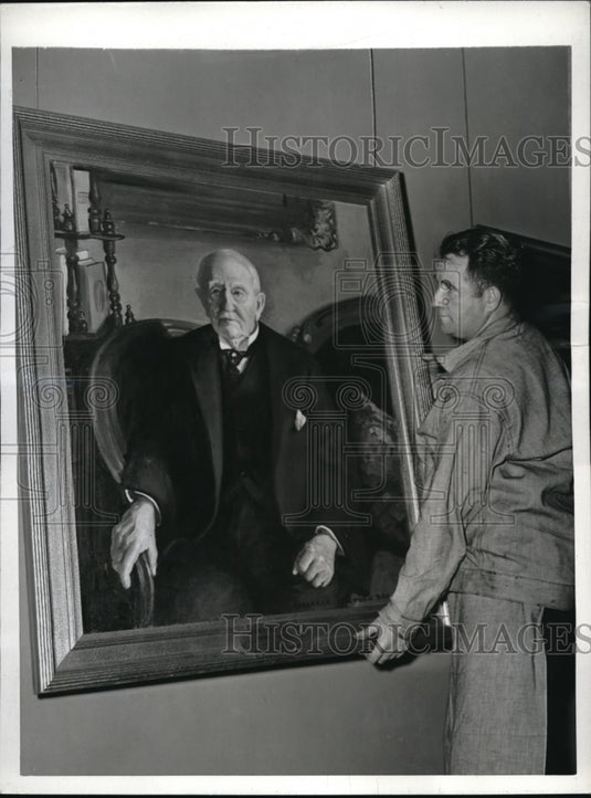 1943 Press Photo John R Voorhis Portrait in Tammany Hall New York City