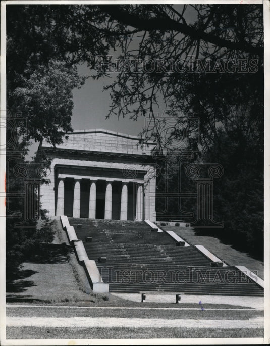 Press Photo 56 steps lead to the Lincoln Memorial in Wash DC