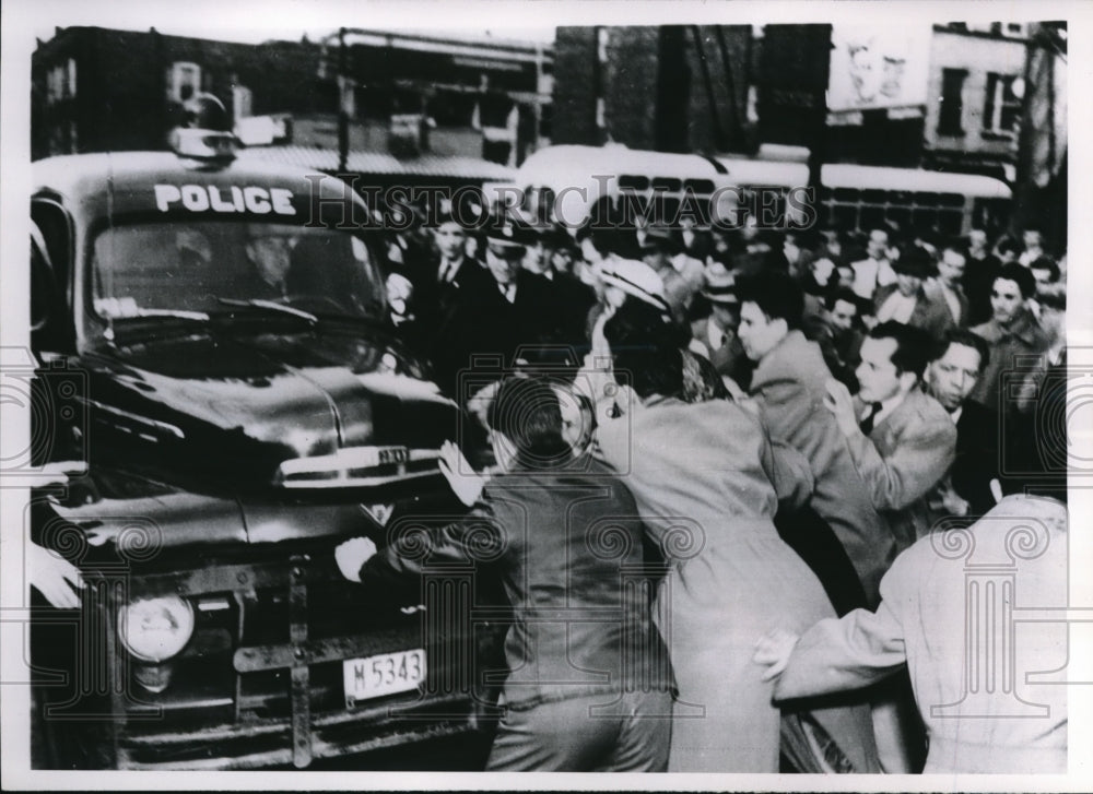 1953 Press Photo Chicago Ill.anti communists riot vs Communists at meeting