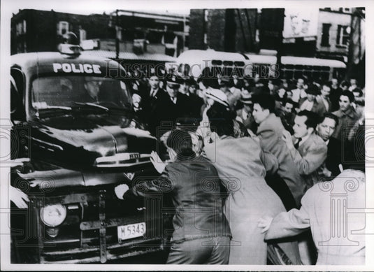 1953 Press Photo Chicago Ill.anti communists riot vs Communists at meeting