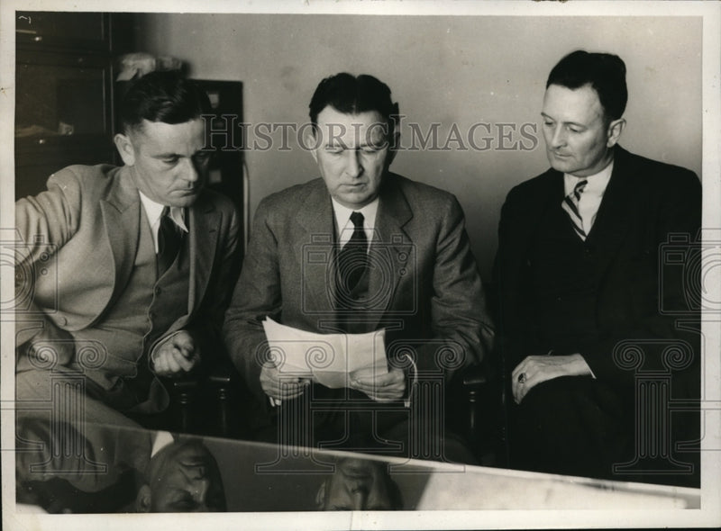 Load image into Gallery viewer, 1932 Press Photo Lloyd Andrews atty, GA Rodgers &amp; Harry Johnson asst at trial
